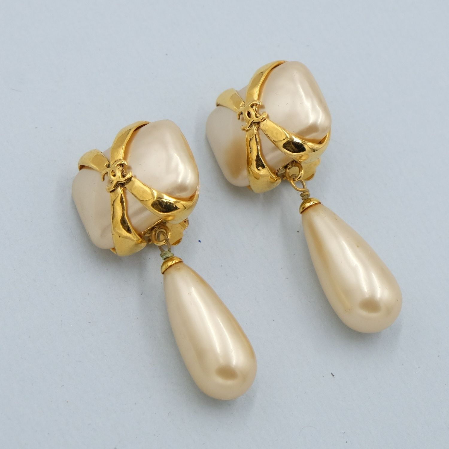 Vintage Chanel Pearl Drop Earrings 1990s