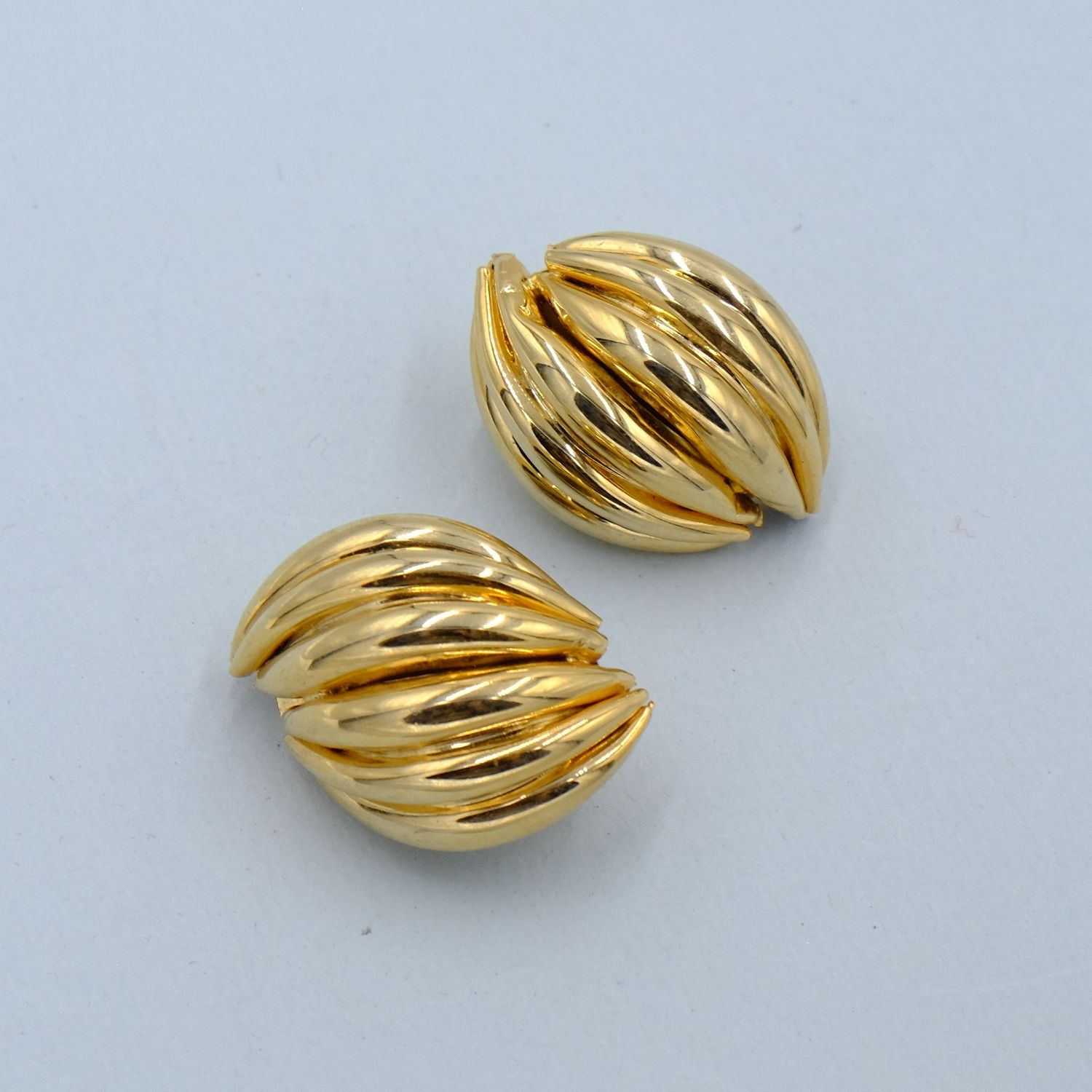 Vintage Large Oval Goldtone Earrings 1980s