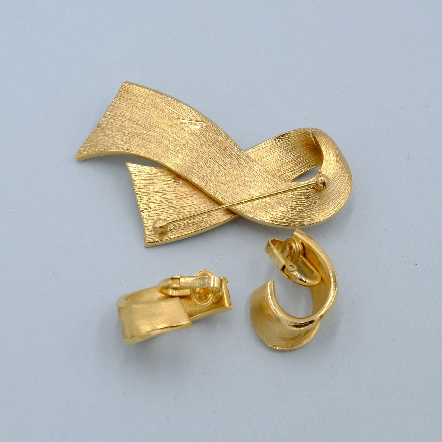 Vintage Trifari Basket Pattern Brooch and Earrings Set 1960s