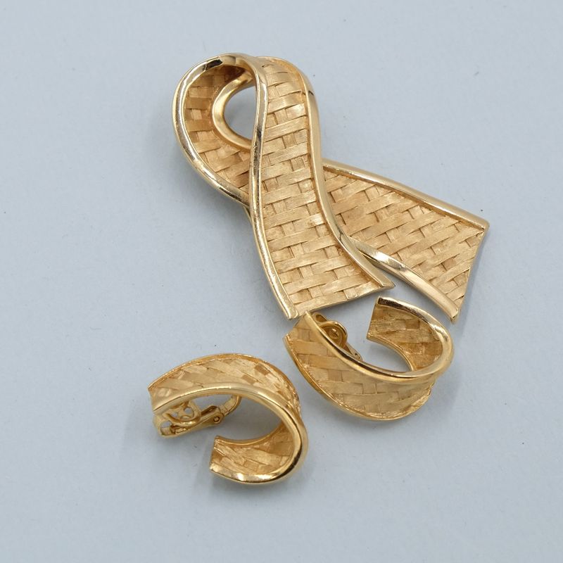Vintage Trifari Basket Pattern Brooch and Earrings Set 1960s
