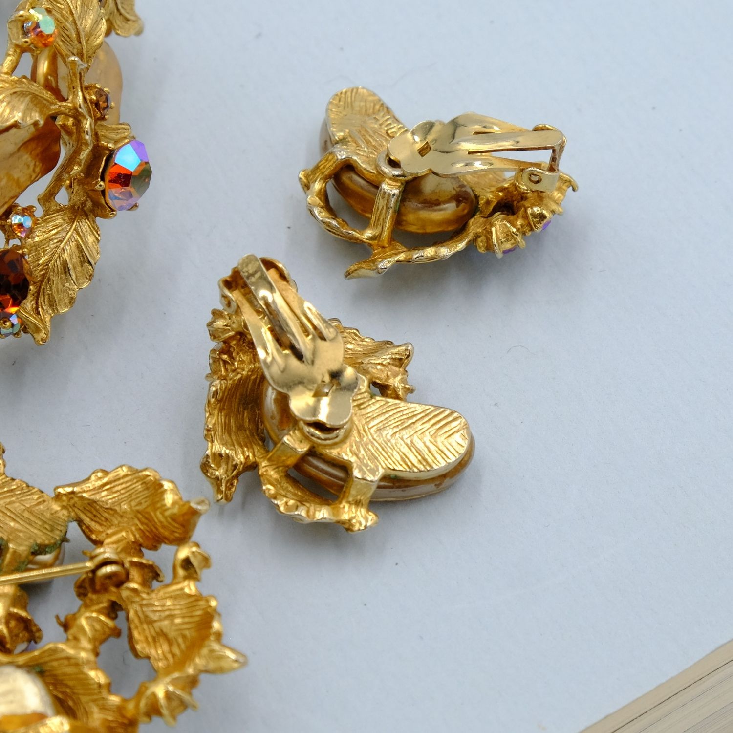 Vintage Collectible HAR 3 pc set Bracelet, Earrings and Brooch 1950s