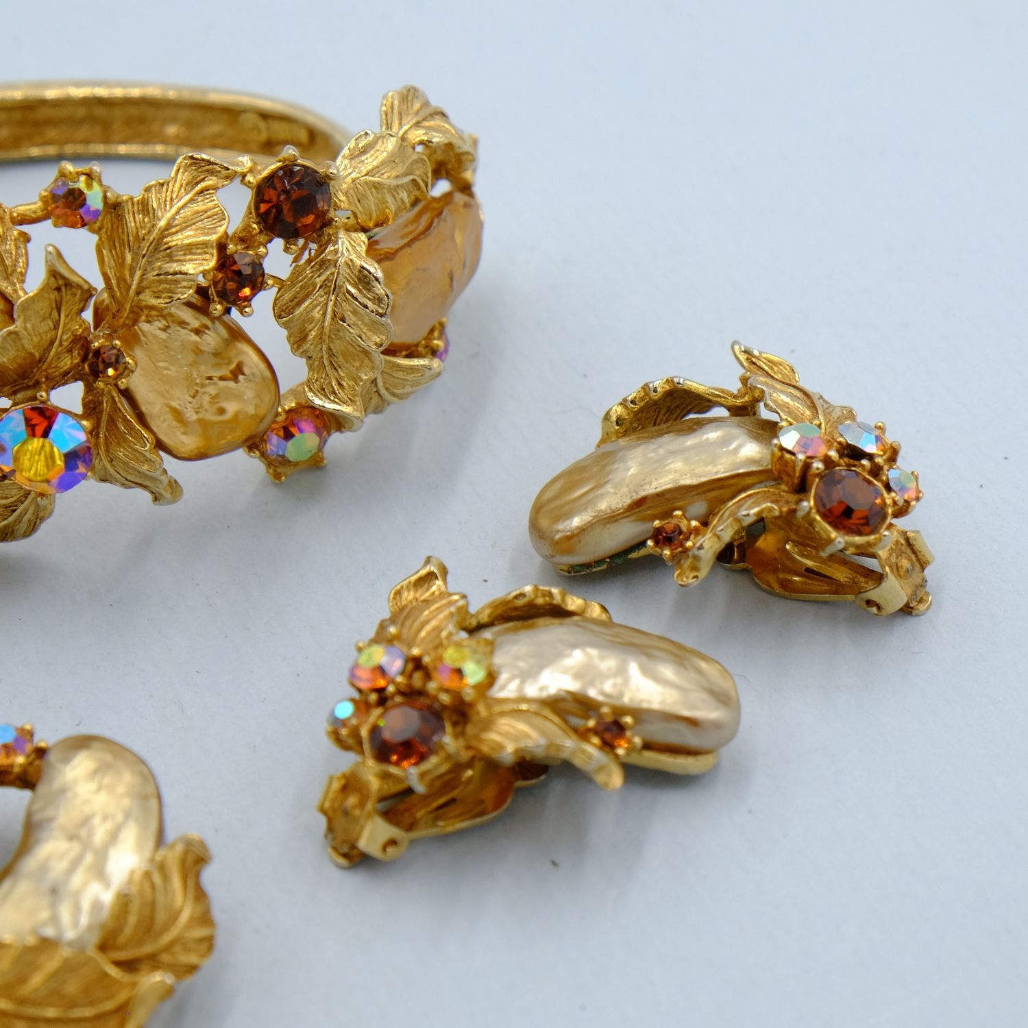 Vintage Collectible HAR 3 pc set Bracelet, Earrings and Brooch 1950s