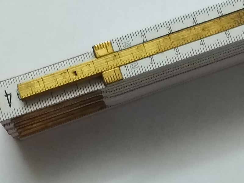 Holzmaßstab mit Messingzunge, Zollstock, Meter