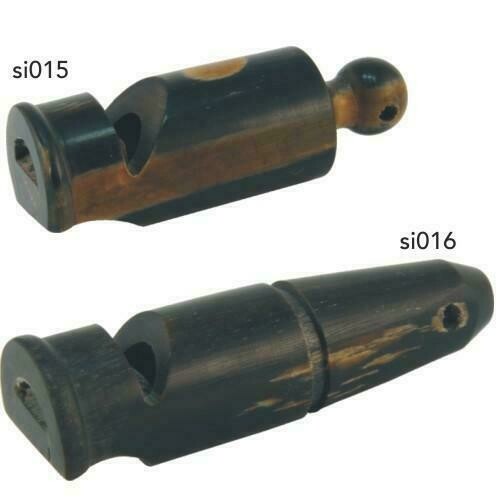 Silbato. Hueso. Monotonal cuerno de bufalo