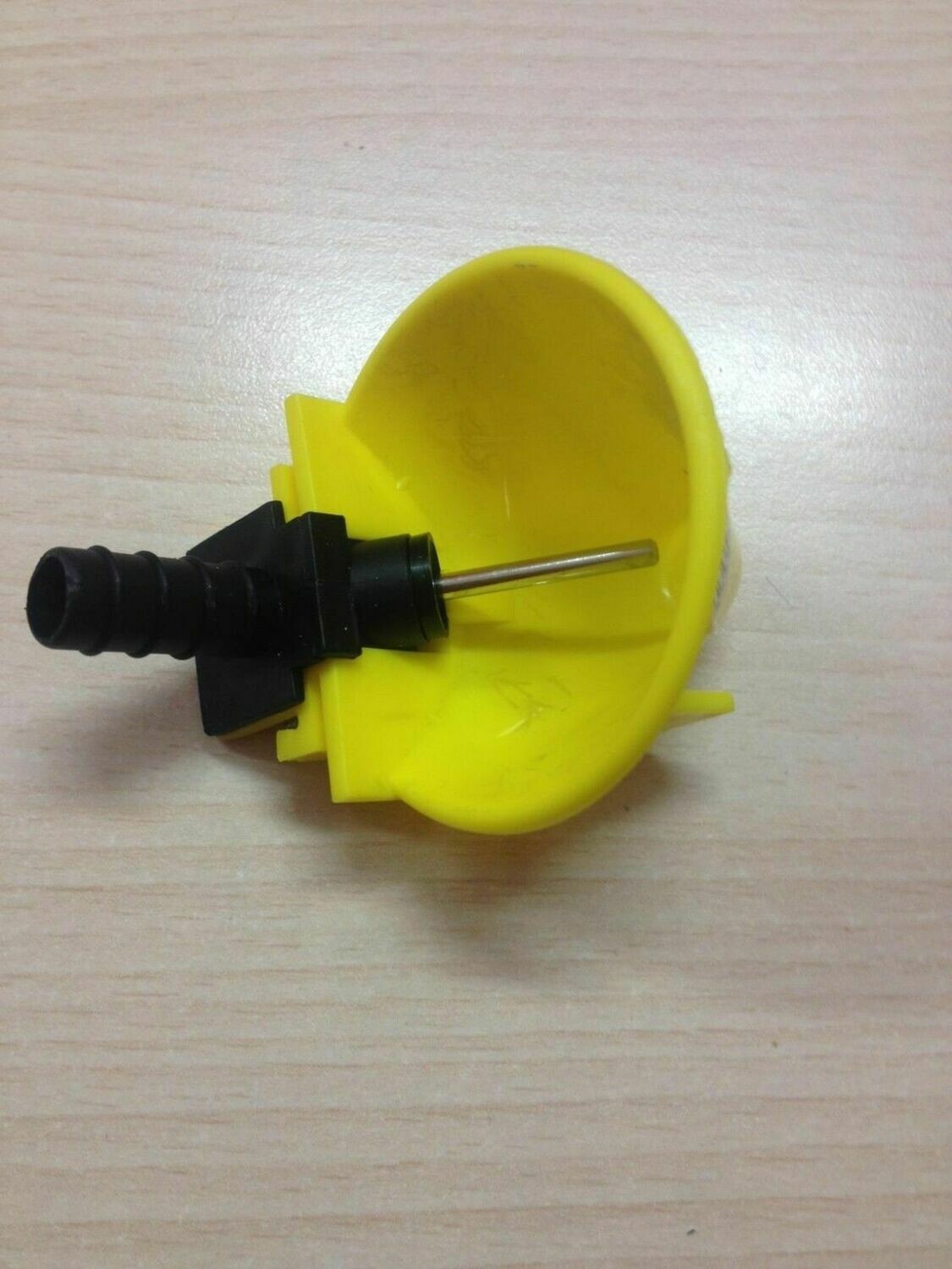 Bebedero de Cazoleta para Gallinas Copavi