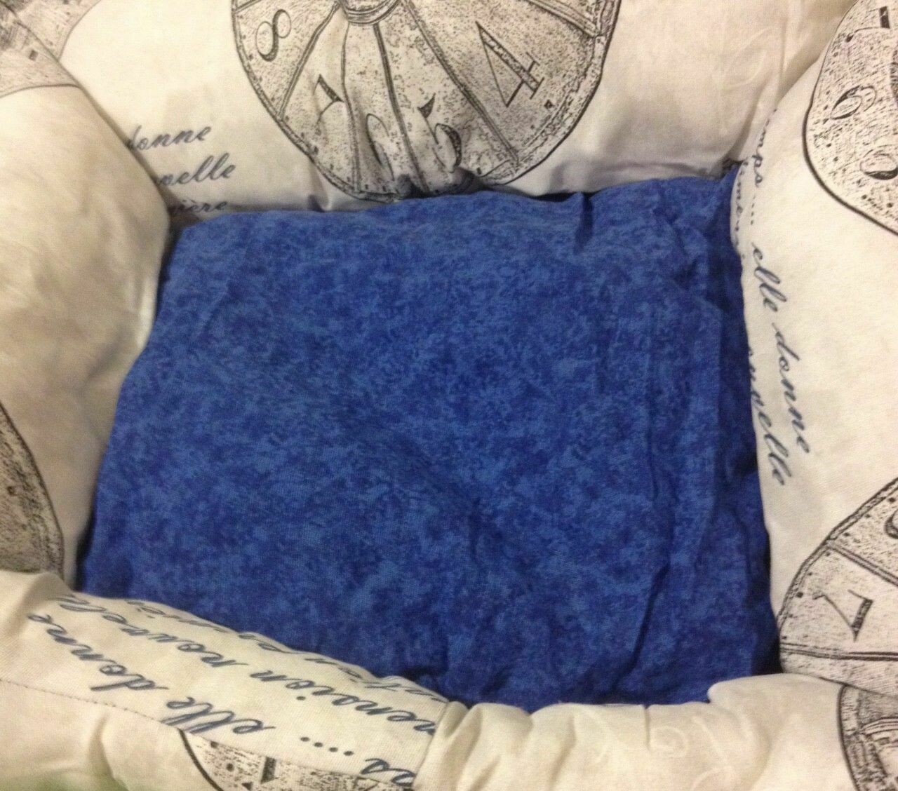 CAMA CUNA DE PERRO Y GATO 60X50CM ACOLCHADA AZUL RELOJES