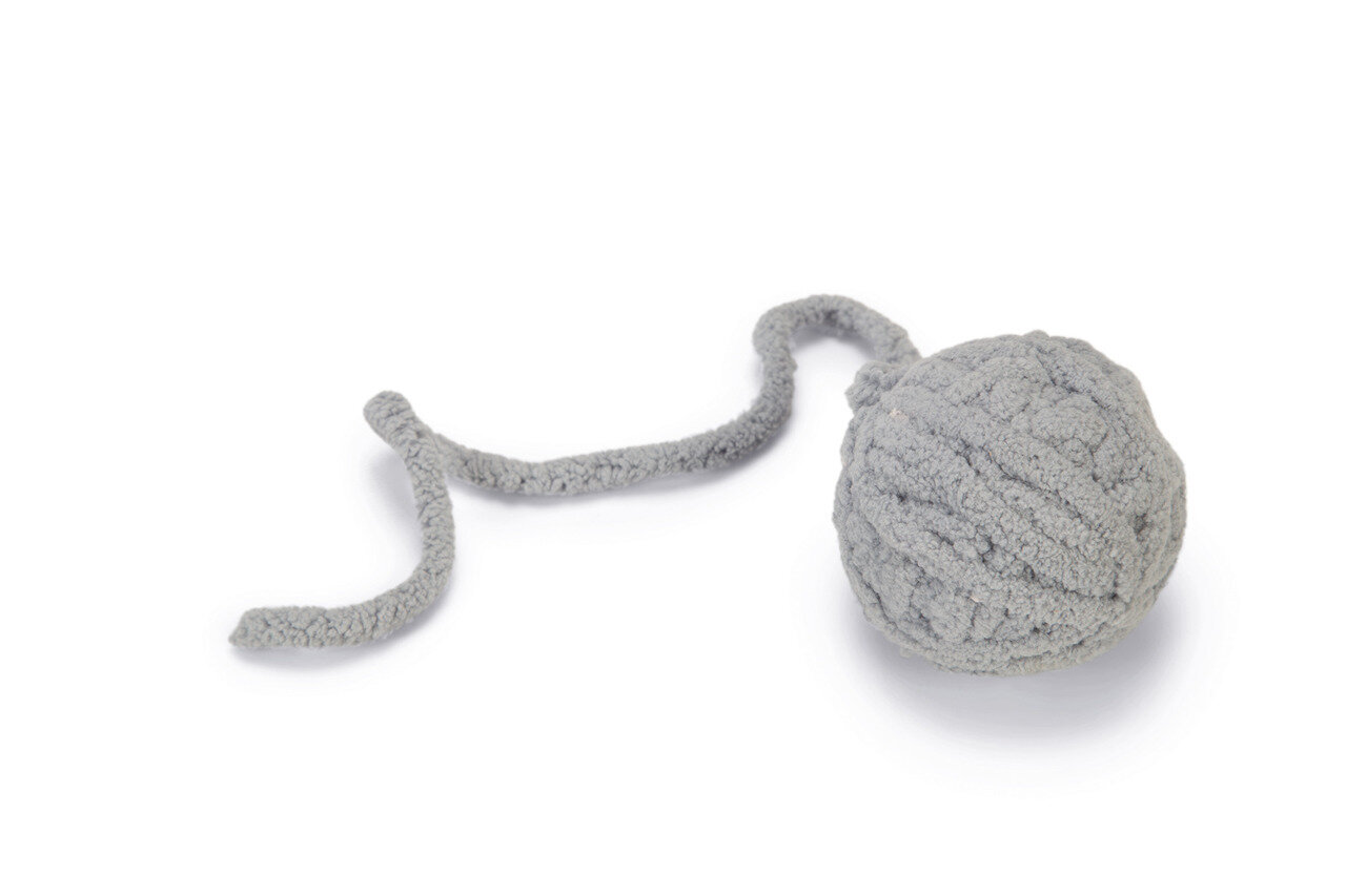 K BZ KITTEN BOLA DE LANA CON CUERDA ISAR, GRIS 35 CM, D 6,5 CM
