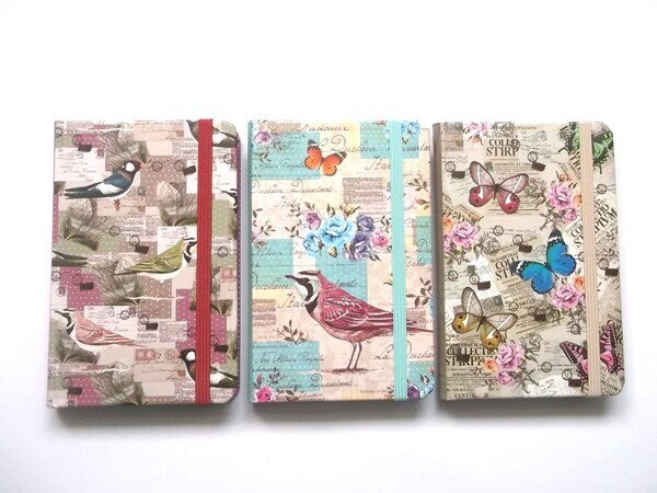 LIBRETA TAPA DURA CON CIERRE "MARIPOSAS"