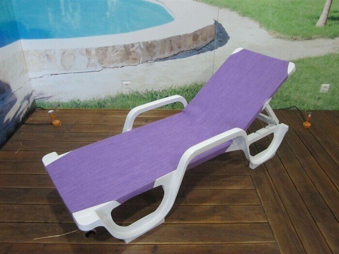 Tumbona COSTASOL, apilable, polipropileno blanco, tejido textilene lavanda