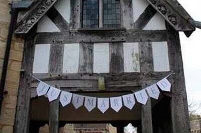 BANDERITAS JUST MARRIED