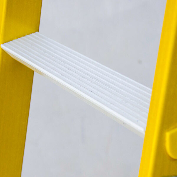 Escalera de Fibra de 1 Tramo Plegable con Peldaño Ancho
Modelo 6110PW  10 Peldaños  Altura PLEGADA 1460 mm  Altura desplegada 2840 mm Ancho escalera 400 mm Ancho Base 400  Peso 10.5 kg