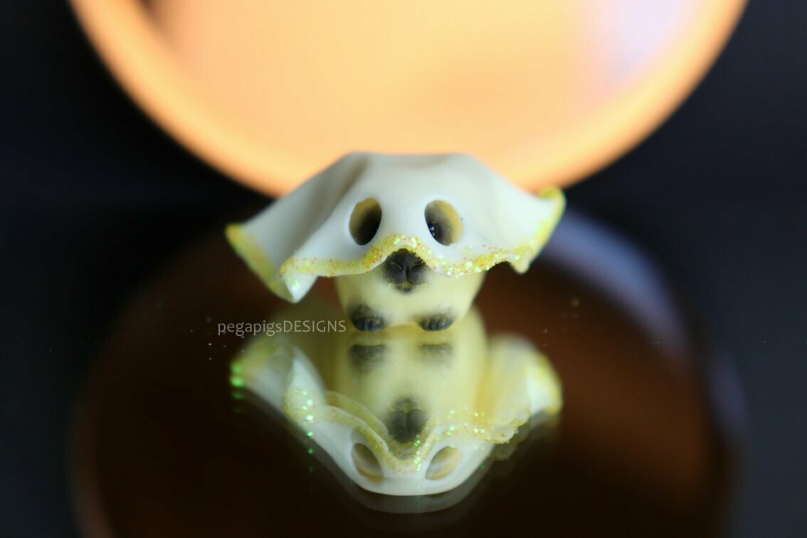 "Pastel yellow" ghost pegapiggy