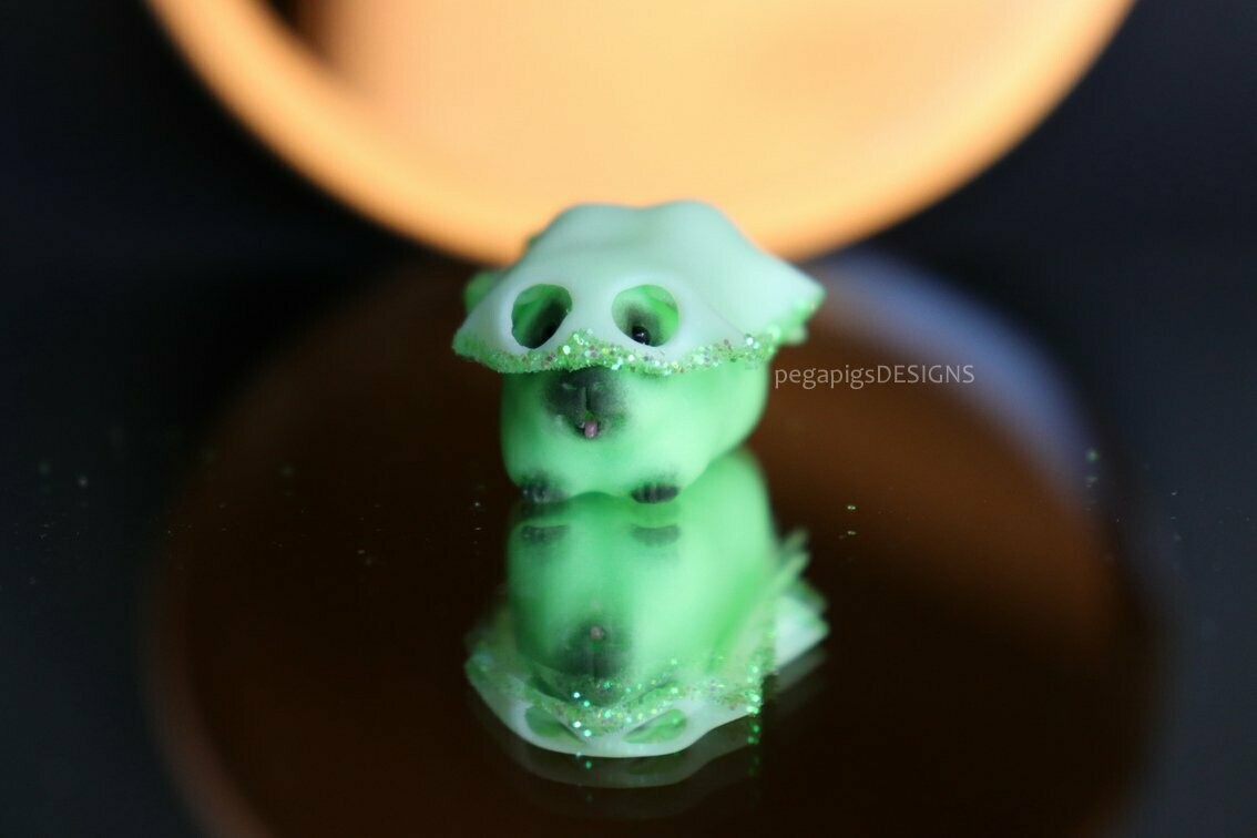 "Pastel green" ghost pegapiggy