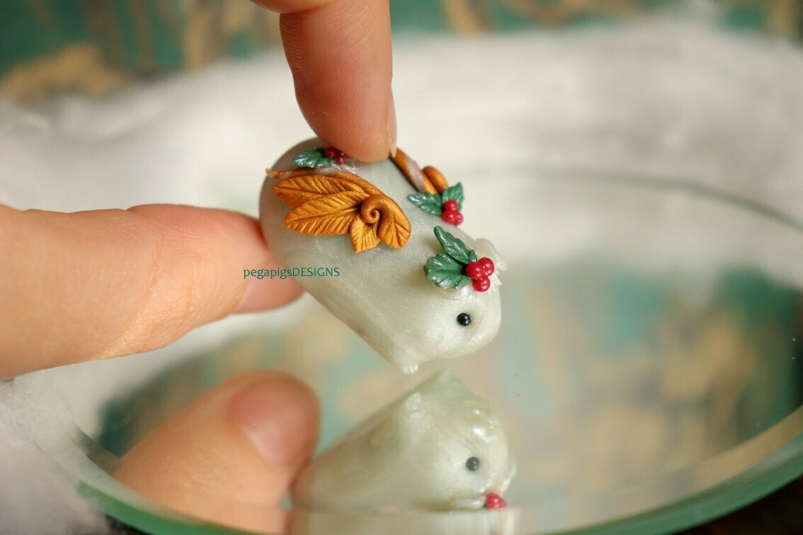 "Snowflake Holly" pegapiggy