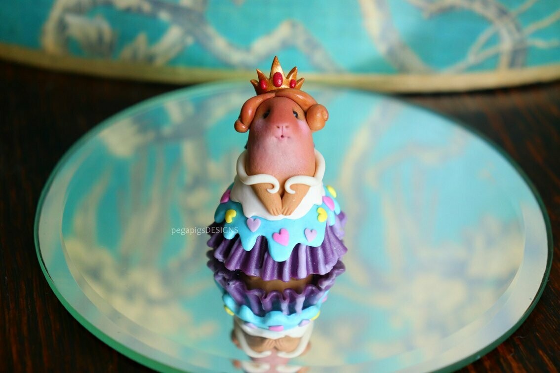 "Cookie Queen" pegapiggy