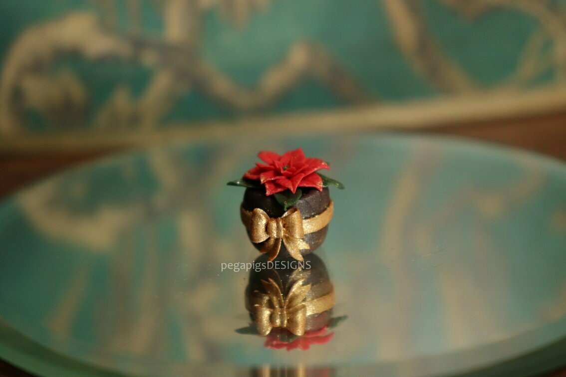 Miniature Poinsettia - red