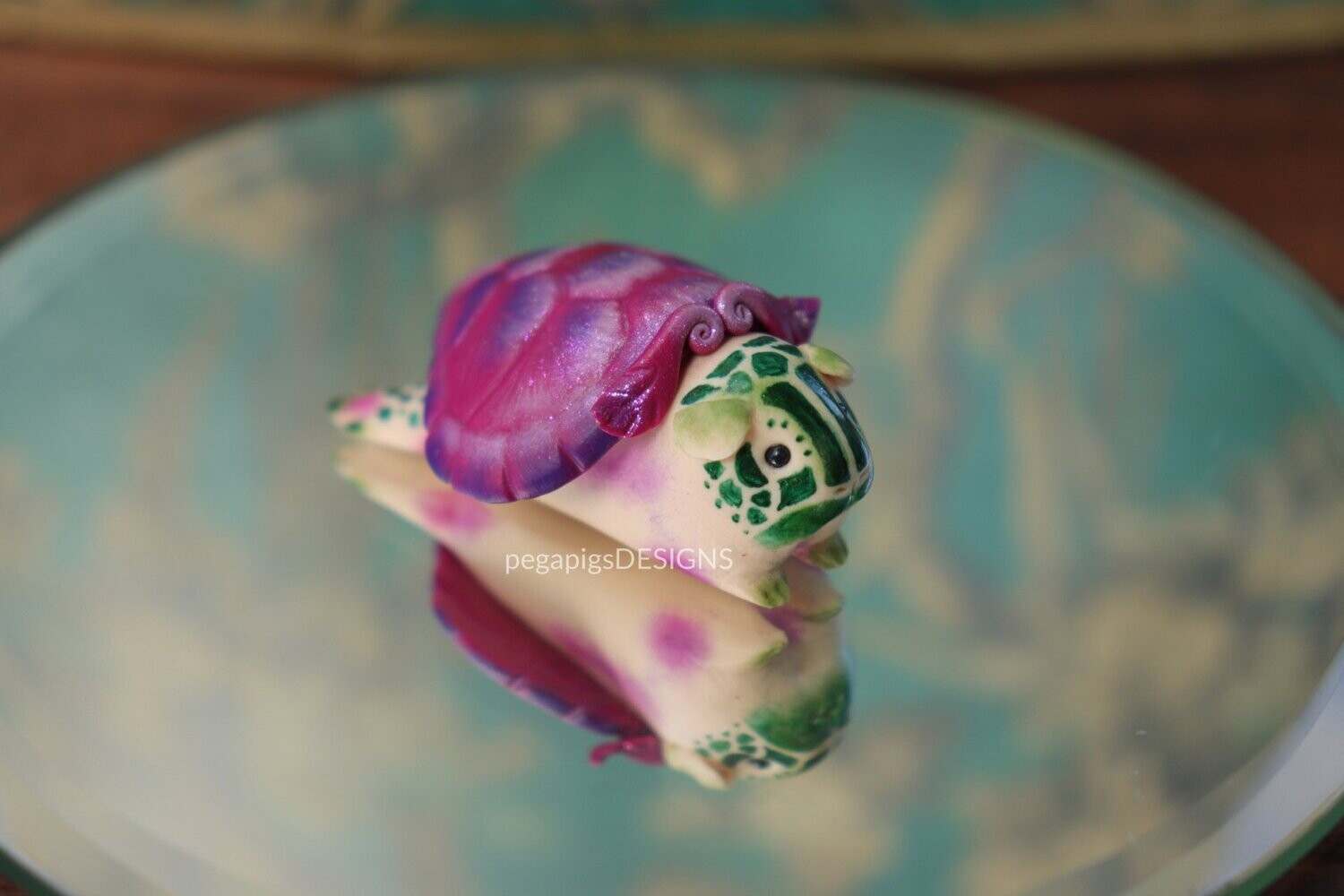 Guinea Turtle - Green Fuchsia