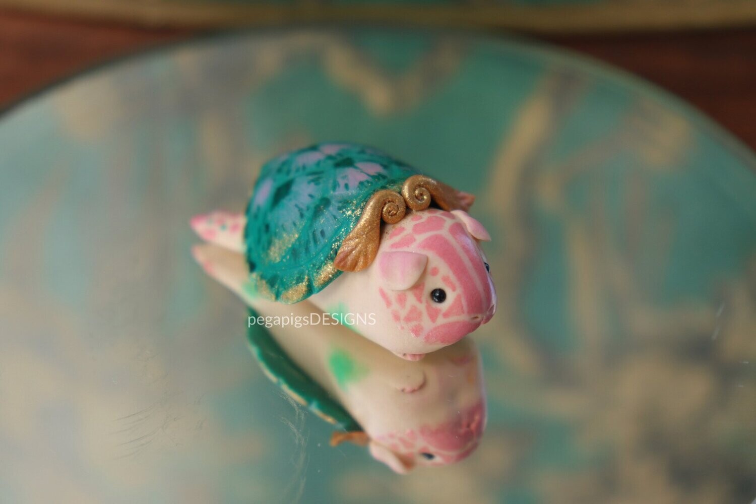 Guinea Turtle - Green Pink