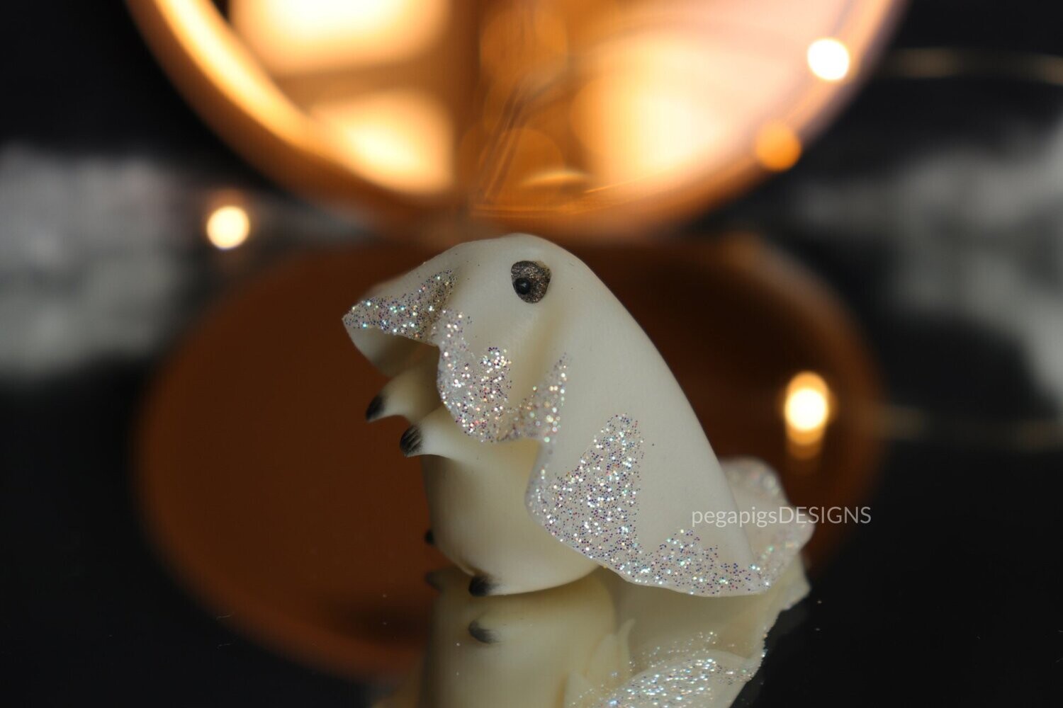 Ghost Glowie - White (glows in the dark)