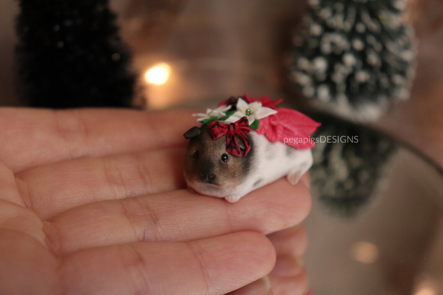 Dalmatian pegapiggy - red/white poinsettia