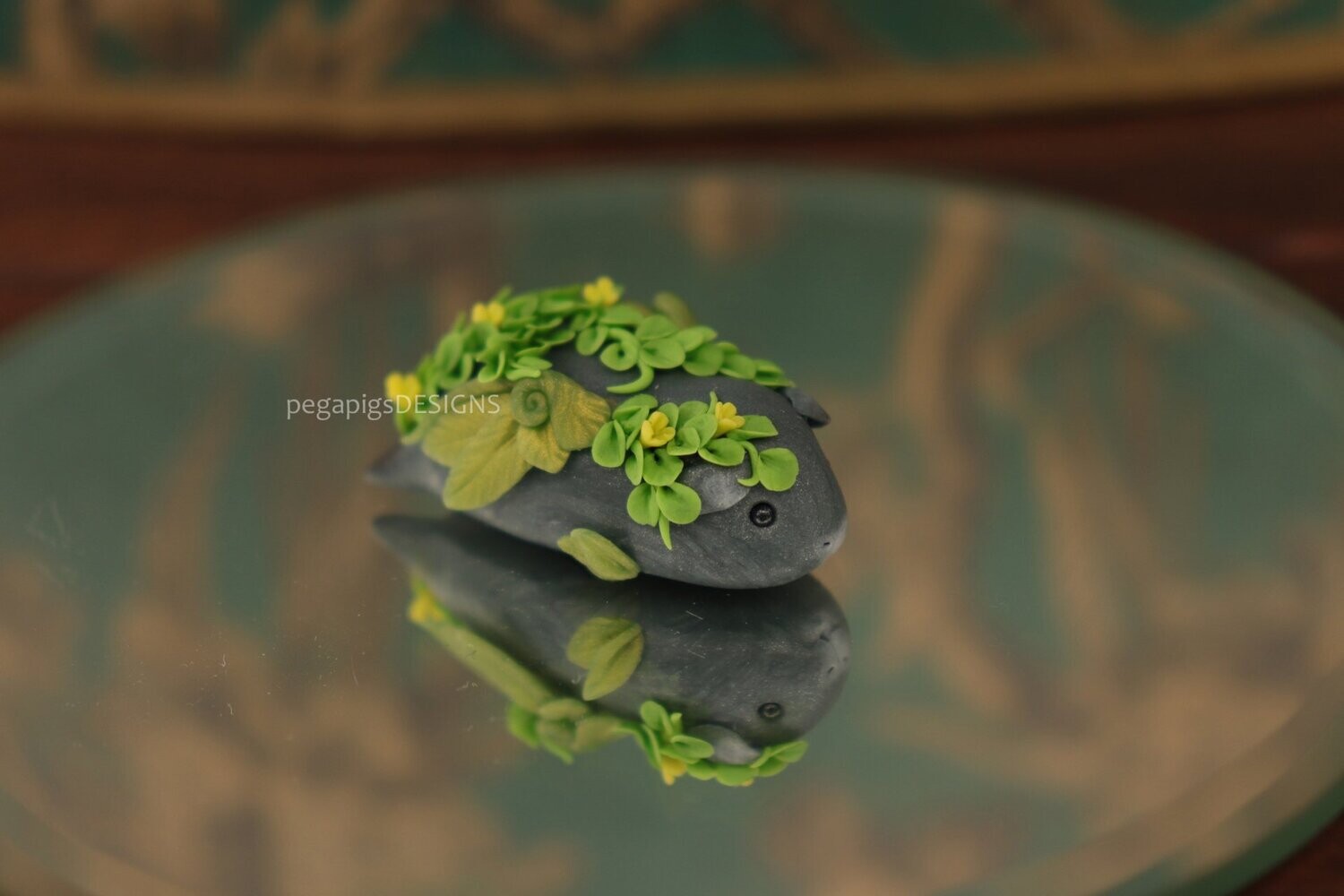 Plant-air pegapiggy | Tiny yellow