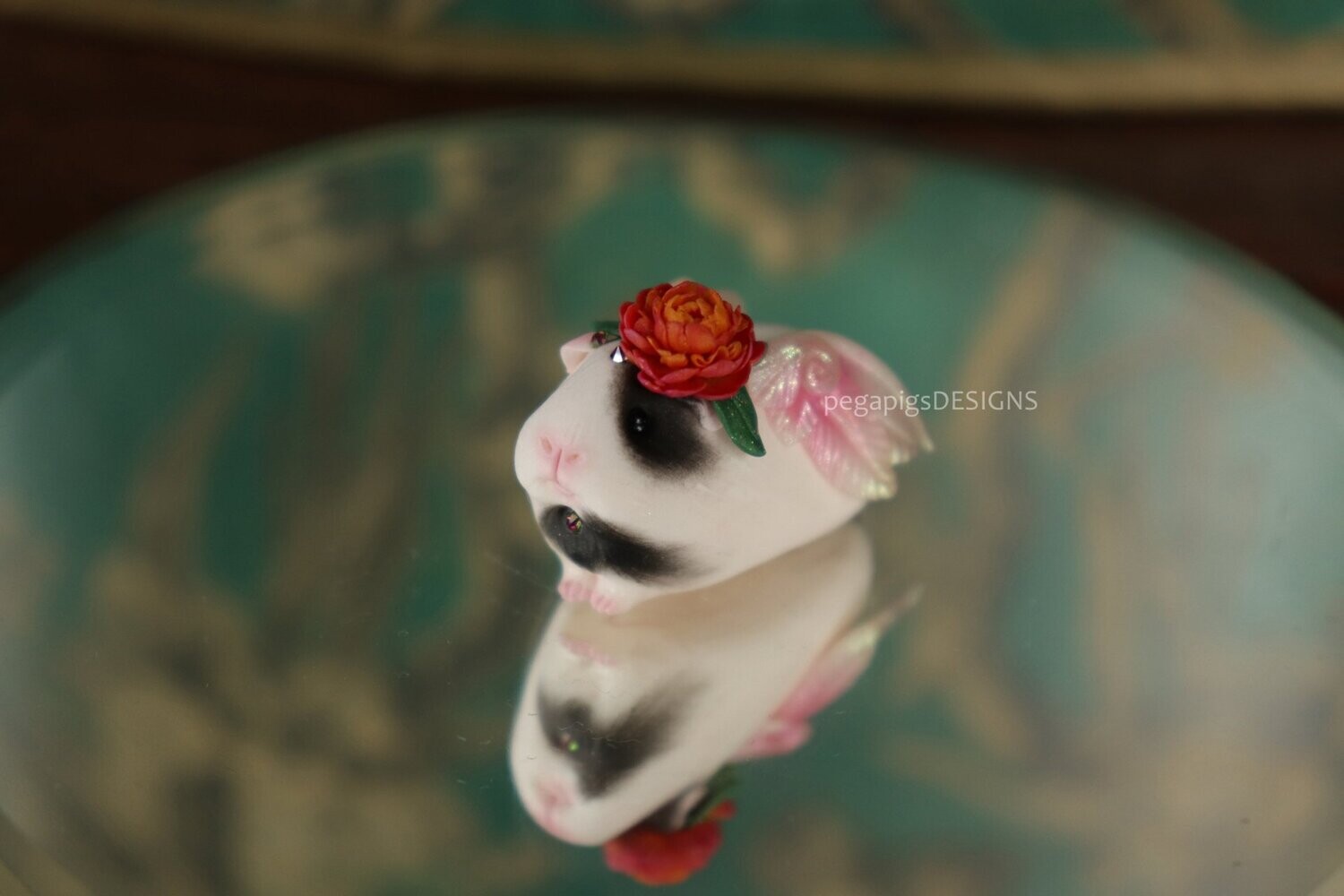 Peony pegapig black/white/pink