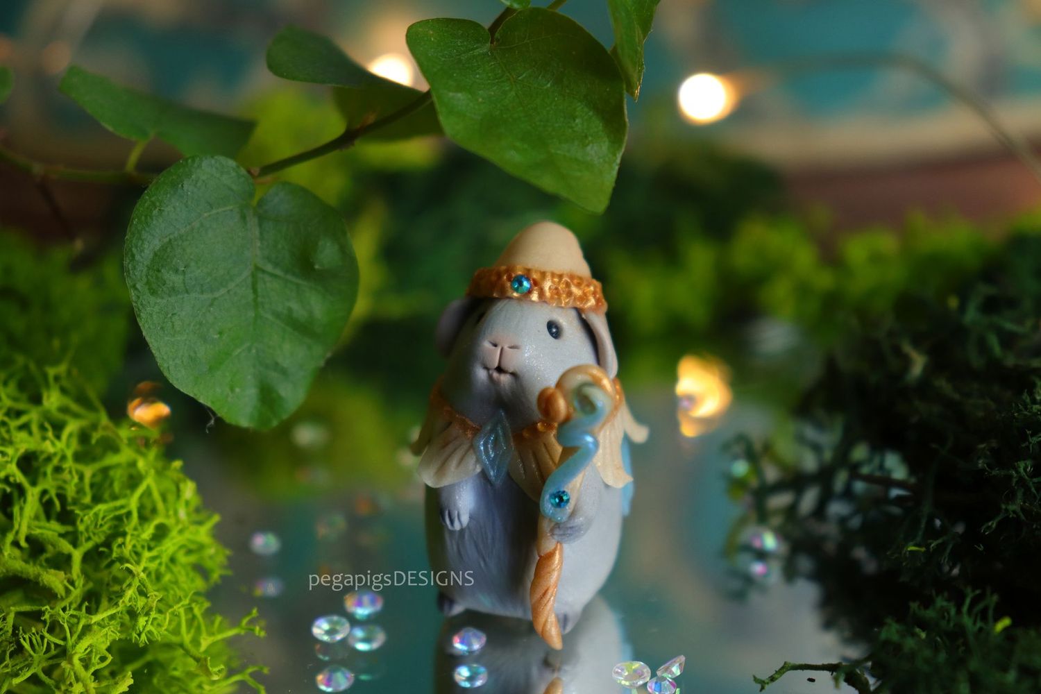 Goldhat Elf Pegapiggy