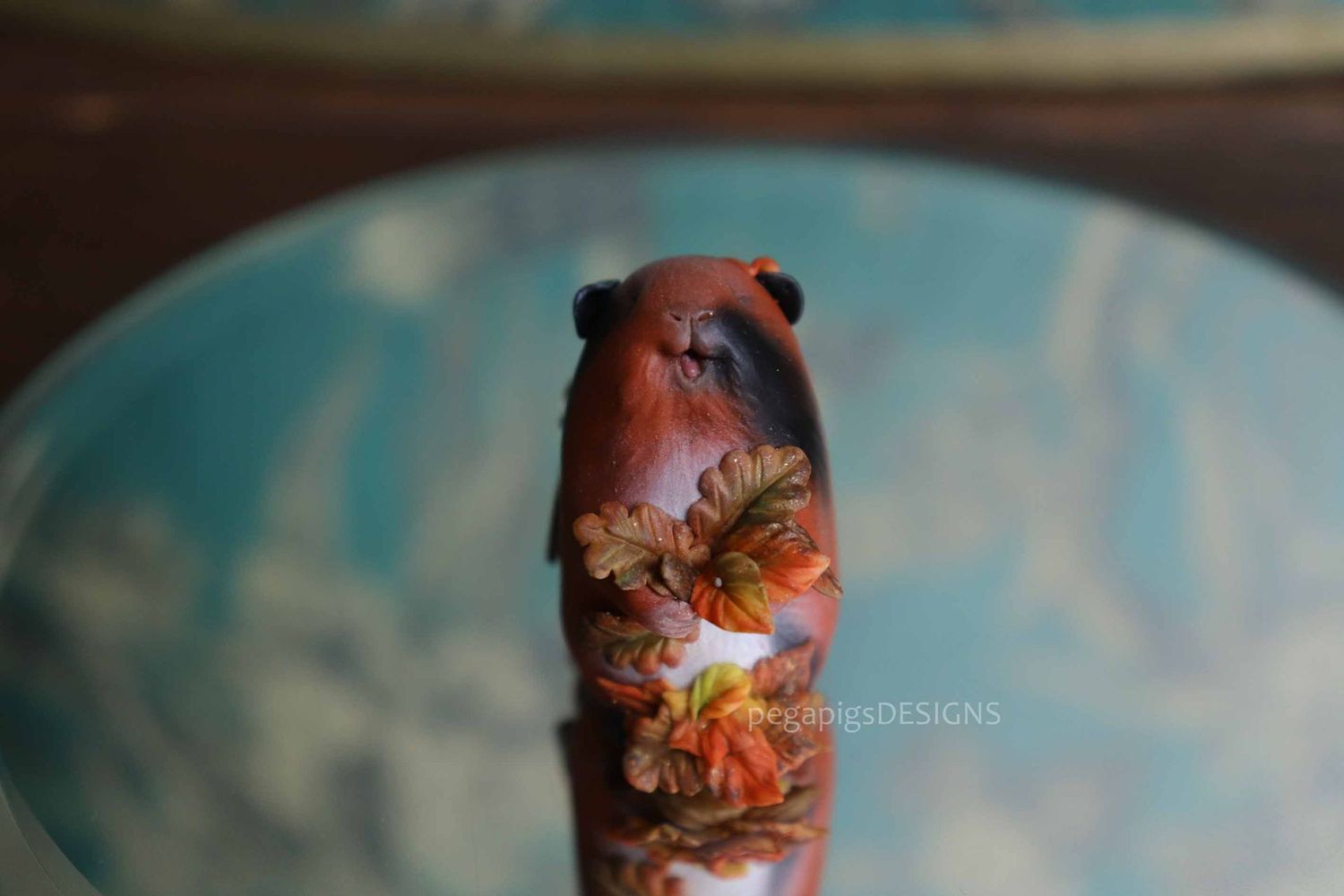 Happy leaves - pegapiggy figurine