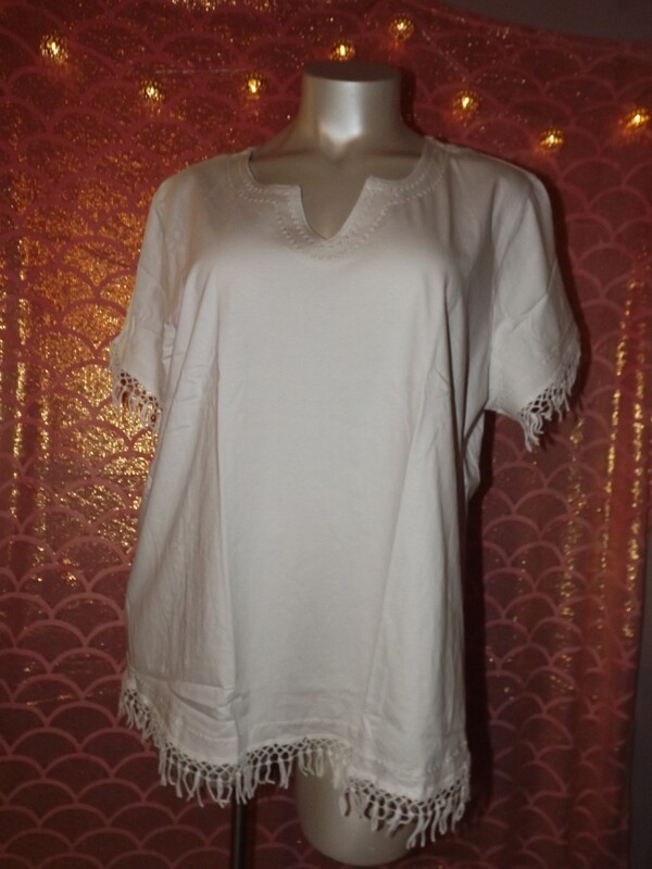 WHITE CURVY TOP WITH FRINGES