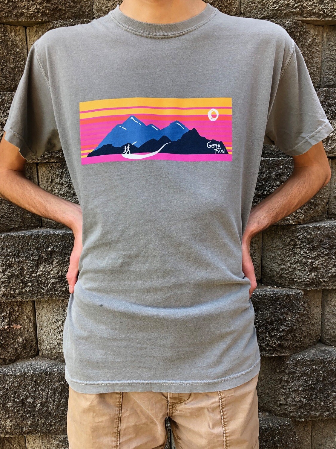 Gotta Run Lifestyle Mountain Sunset Comfort Color 100% cotton T-shirt - Grey Size Medium