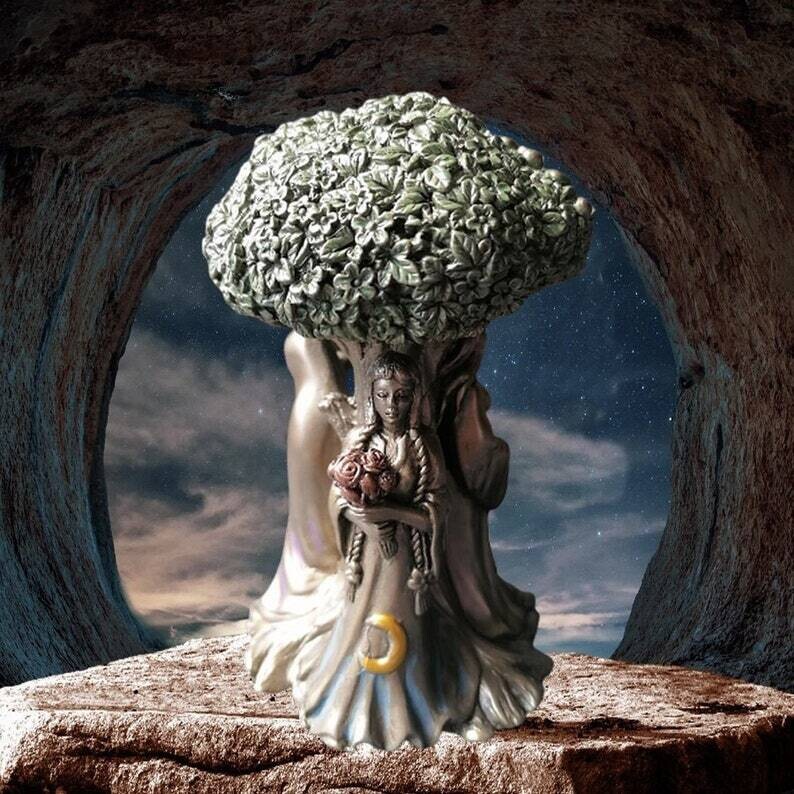 MOTHER MAIDEN CRONE (mère, vierge, vieille femme) avec arbre de vie
