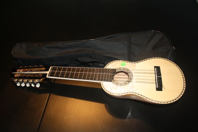 B40 Bolivian charango
