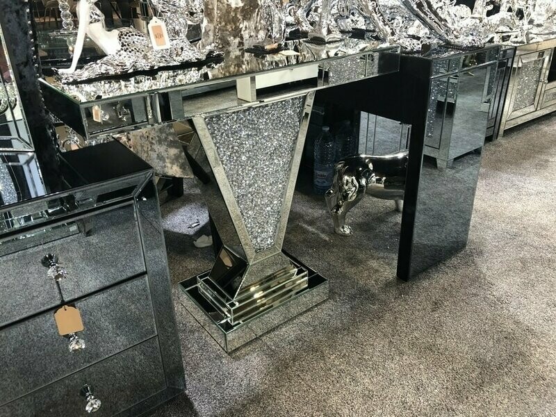Cairo Diamond Crush Mirrored Console Table Cairo Diamond Crush Mirrored Console Table
