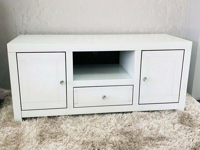 Yasmina White Mirrored Glass TV Unit Yasmina White Mirrored Glass TV Unit