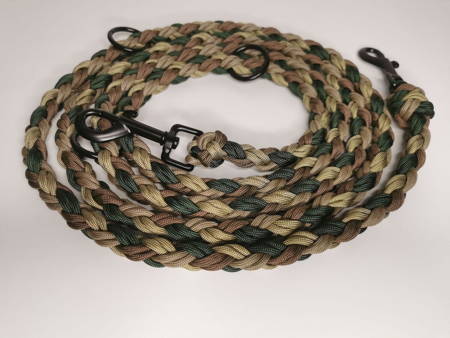 Leine Lukas Military