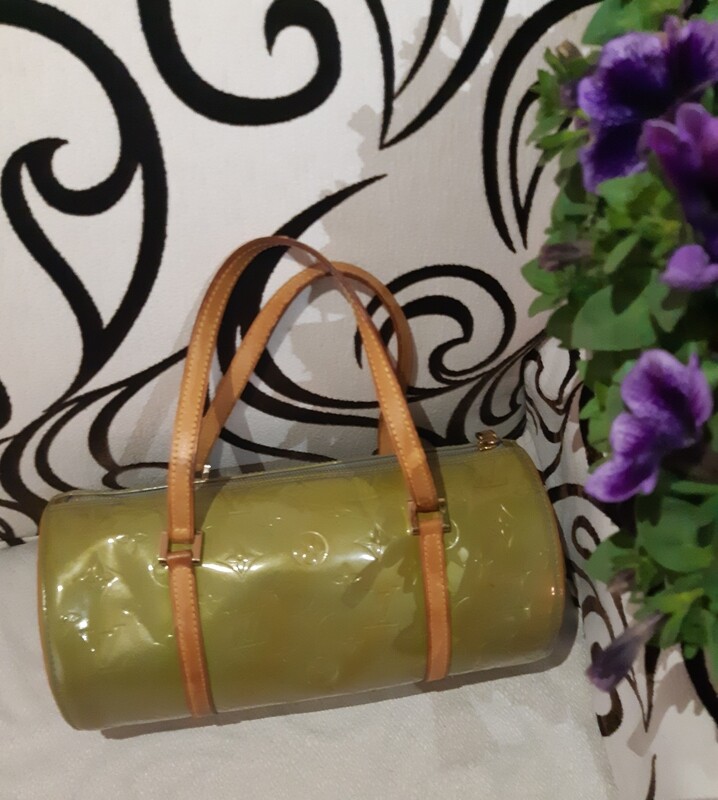 Authentic Louis Vuitton bag code VI0979