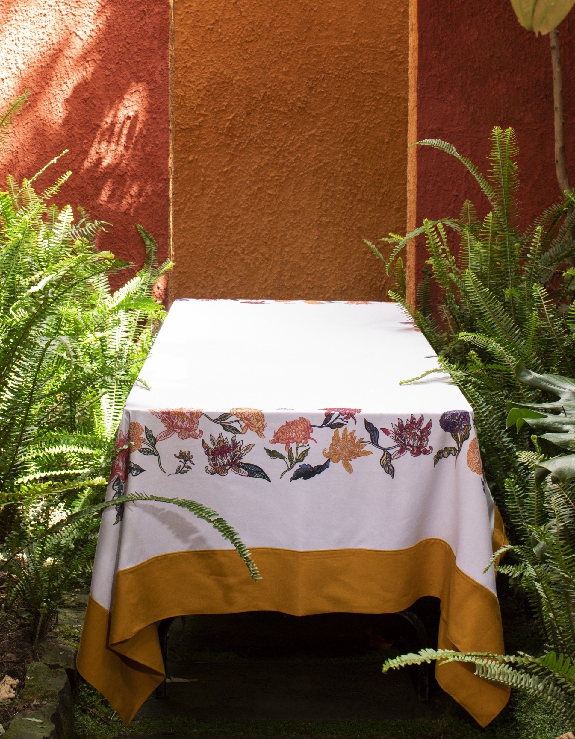 MOMPOX TABLECLOTH