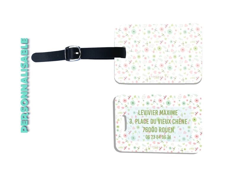 Étiquette de bagage pour femme d'Atomania : personnalisation élégante, design enchanteur, harmonie visuelle, qualité artisanale française
