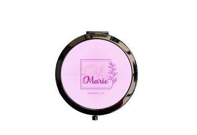 Miroir de poche personnalisable en métal noir – Design élégant avec note florale et initiale gravée sur fond rose