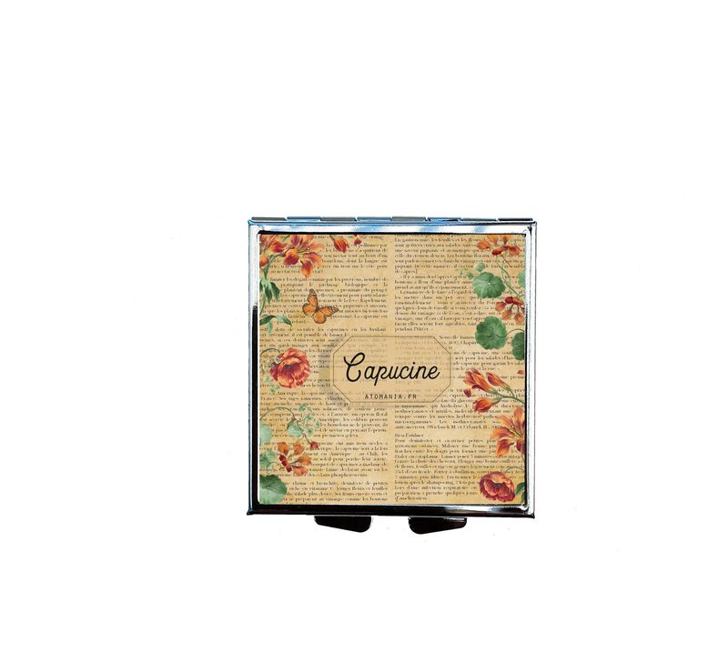 Pilulier Personnalisable Pilulier Personnalisable "Capucines Rétro" – Boîte à Pilules en Métal, Compacte et Pratique pour Voyage et Sac à Main, Cadeau Unique Personnalisé 🌸💊