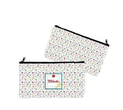 Trousse Personnalisable Trousse Personnalisable "Fleur Bleue" d'Atomania – Un Cadeau Unique et Élégant avec Prénom, Idéal pour Organiser Vos Fournitures et Offrir une Touche Personnalisée de Fraîcheur et de Douceur ??