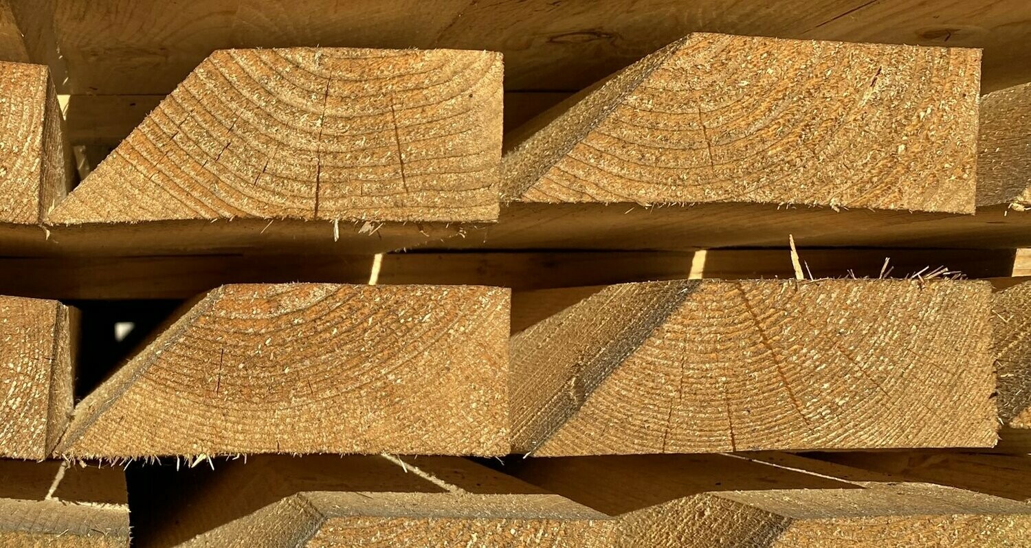 Randbohle Fichte/Tanne 5 x 14 cm, 45° abgeschrägt Randbohle Fichte/Tanne 5 x 14 cm, 45° abgeschrägt
