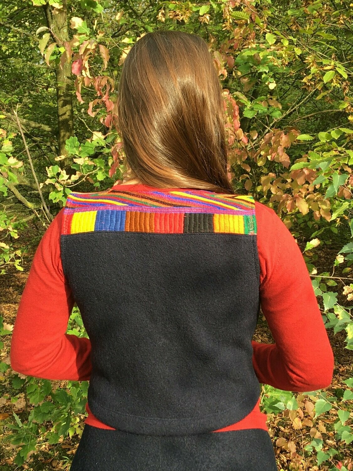 Walkweste mit handbesticktem Stoff