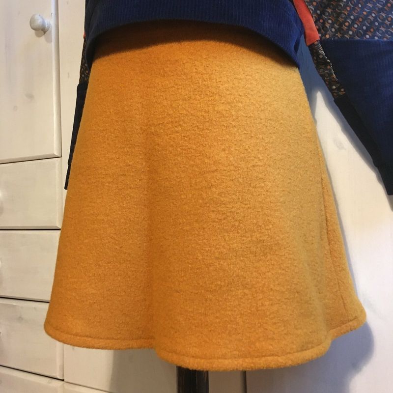 Glockenrock goldgelb