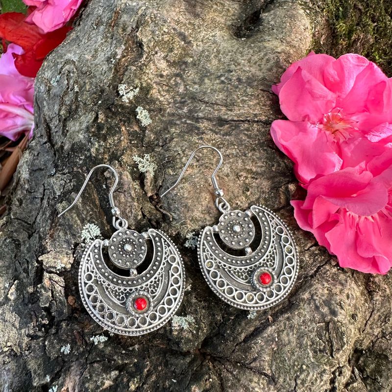 versilberte Ohrringe Mondin