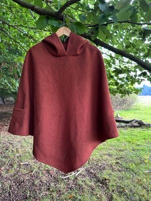 Kapuzenponcho Geborgenheit Kapuzenponcho Geborgenheit
