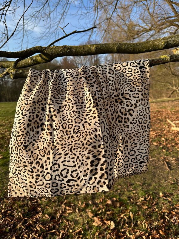 Glückstuch Schneeleopard