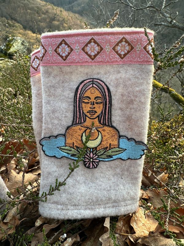 Pulswärmer Mondfrau