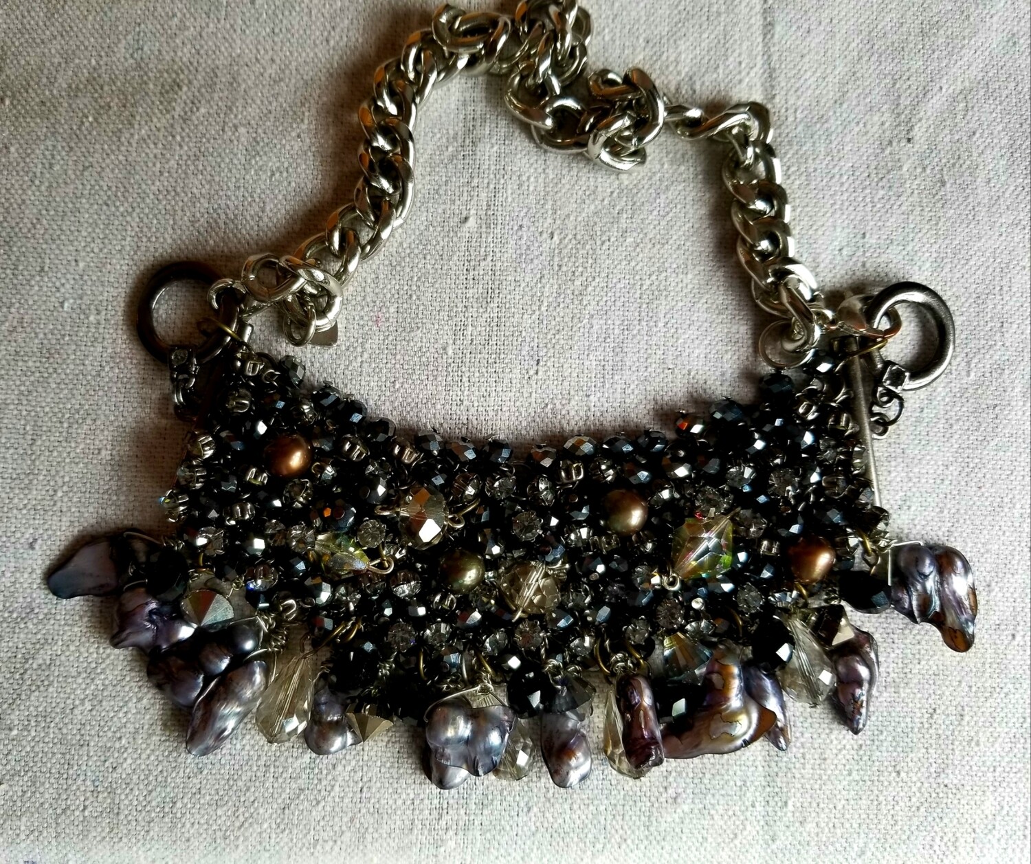 Femme Noir Necklace w Earrings