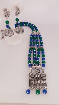 Beads with oxidized silver pendant set